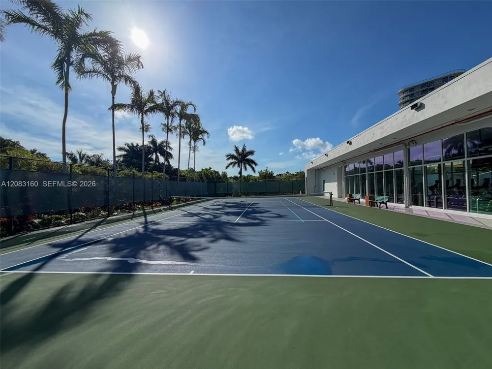 15051 Royal Oaks Ln #1104 North Miami, FL 33181