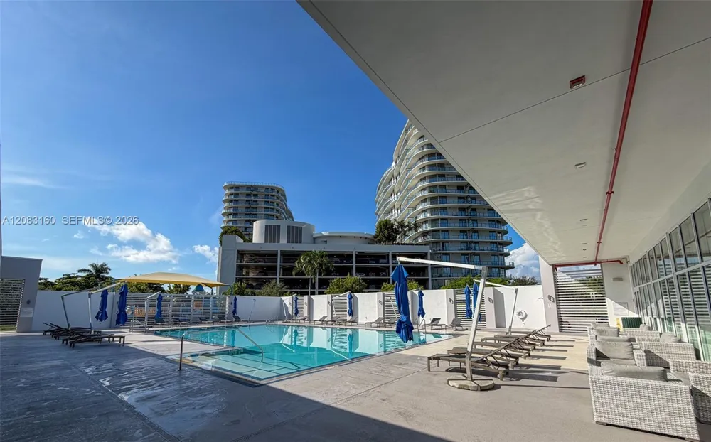 15051 Royal Oaks Ln #1104 North Miami, FL 33181