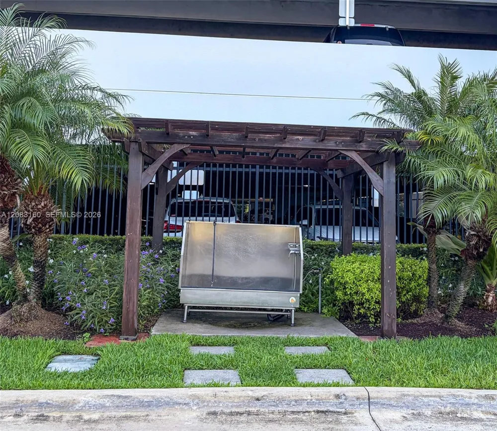 15051 Royal Oaks Ln #1104 North Miami, FL 33181