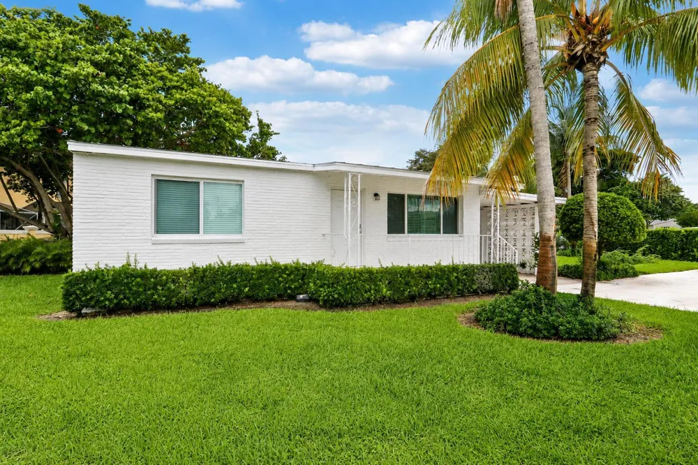 2516 Lorraine Court North Palm Beach, FL 33403