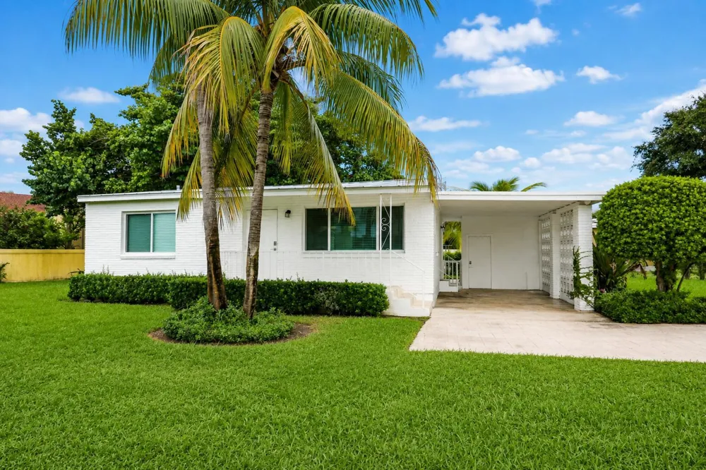 2516 Lorraine Court North Palm Beach, FL 33403