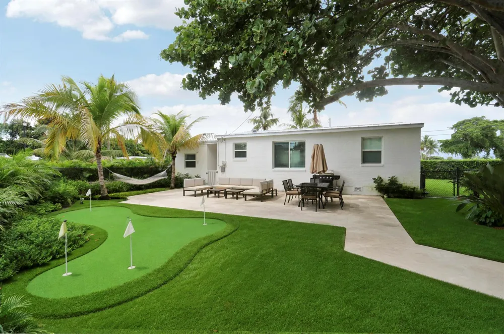 2516 Lorraine Court North Palm Beach, FL 33403
