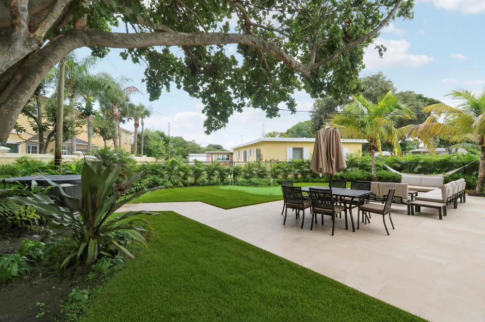 2516 Lorraine Court North Palm Beach, FL 33403