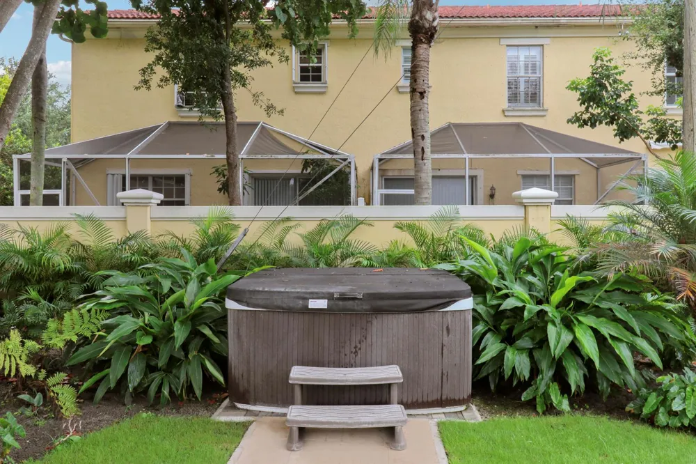 2516 Lorraine Court North Palm Beach, FL 33403