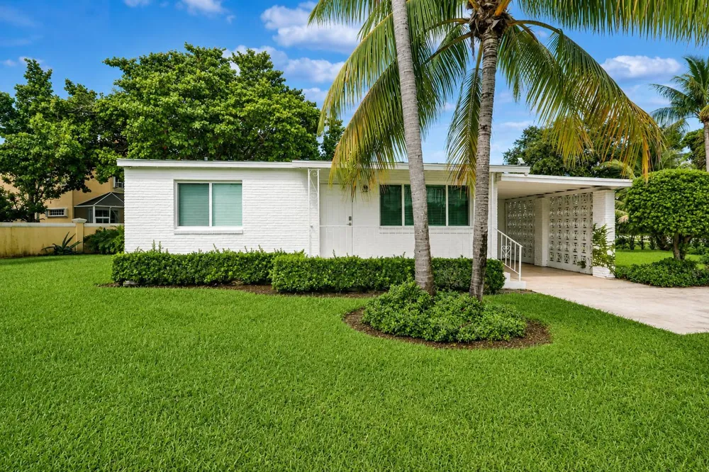2516 Lorraine Court North Palm Beach, FL 33403