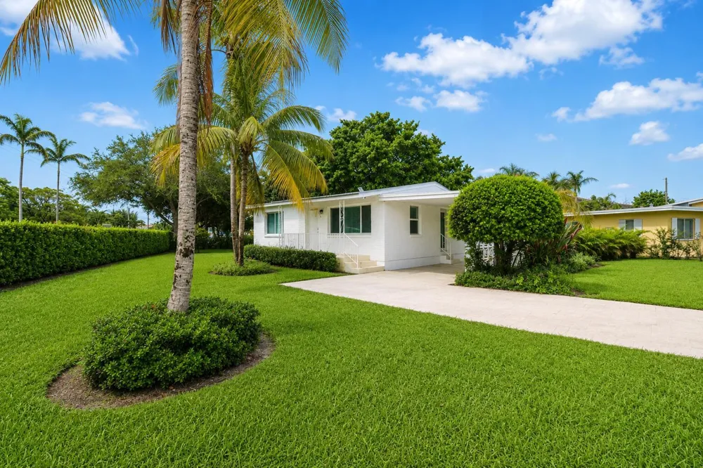 2516 Lorraine Court North Palm Beach, FL 33403
