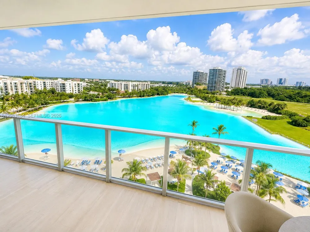2411 Laguna Cir #709 Miami, FL 33181