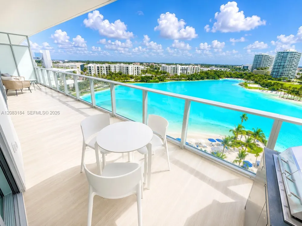 2411 Laguna Cir #709 Miami, FL 33181