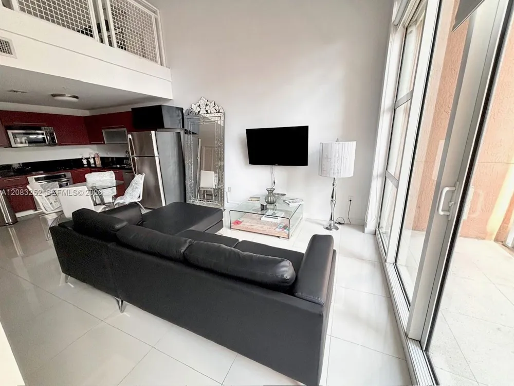 244 Biscayne Blvd #451 Miami, FL 33132