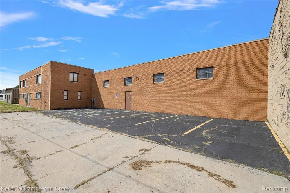 11047 E 9 Mile Road Warren City, MI 48089