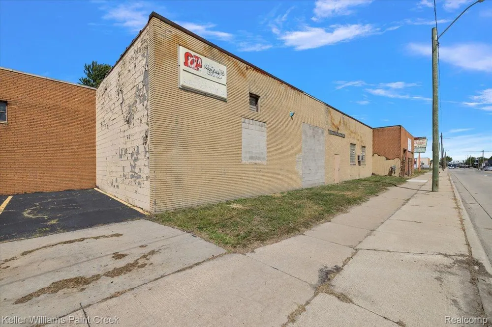 11047 E 9 Mile Road Warren City, MI 48089