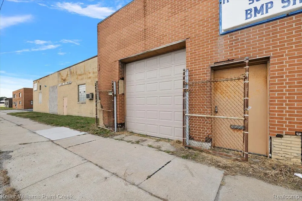11047 E 9 Mile Road Warren City, MI 48089