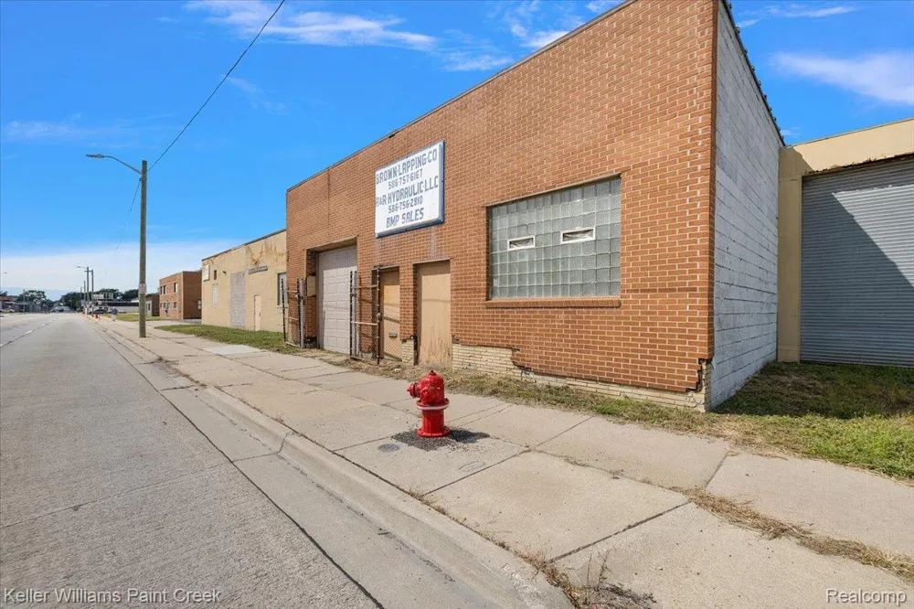 11047 E 9 Mile Road Warren City, MI 48089