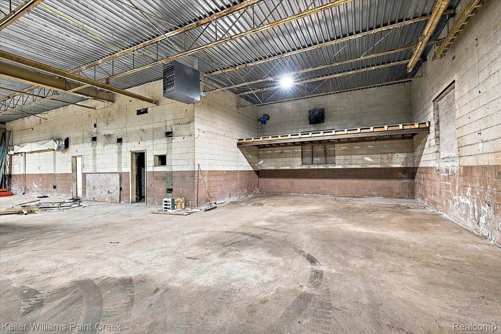 11047 E 9 Mile Road Warren City, MI 48089