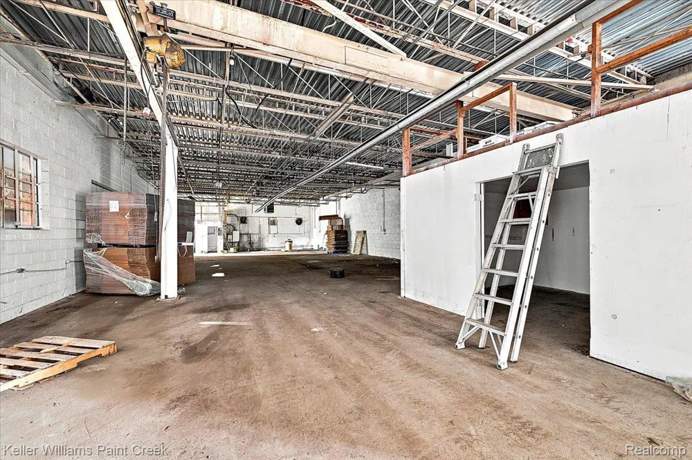 11047 E 9 Mile Road Warren City, MI 48089
