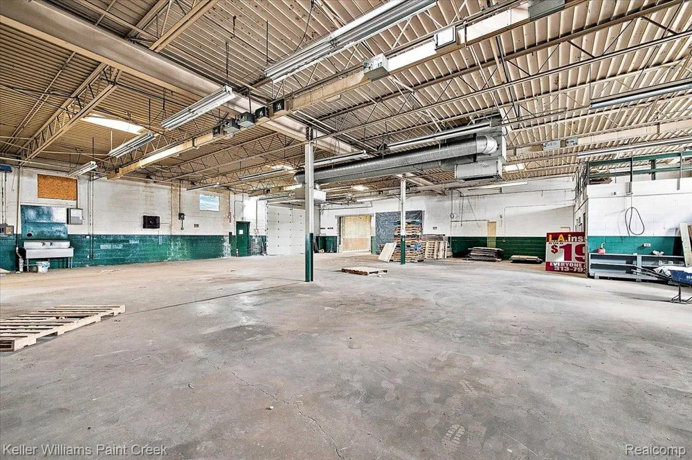 11047 E 9 Mile Road Warren City, MI 48089