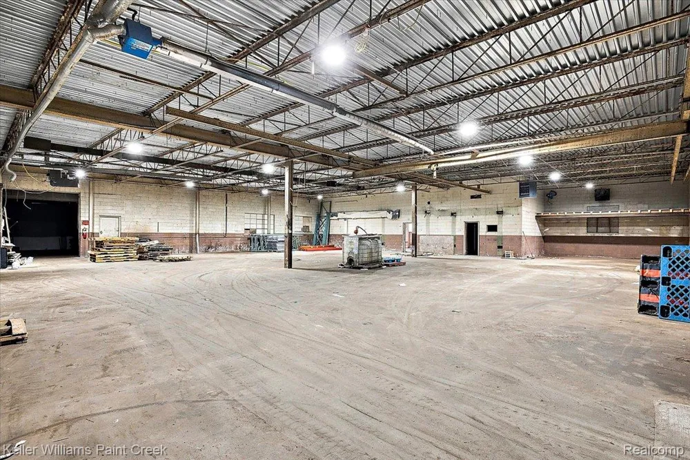 11047 E 9 Mile Road Warren City, MI 48089