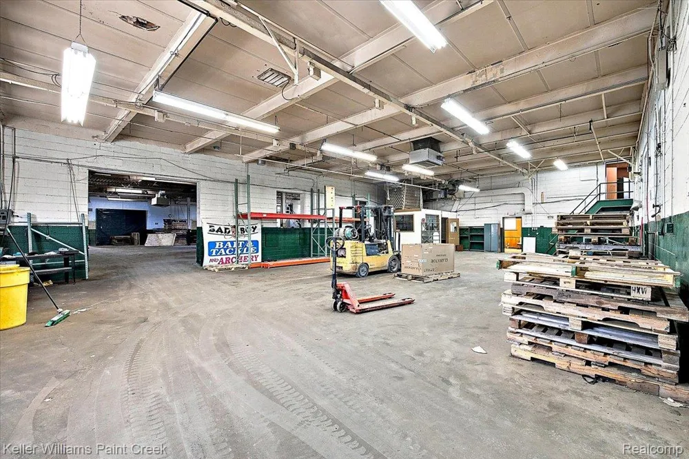 11047 E 9 Mile Road Warren City, MI 48089