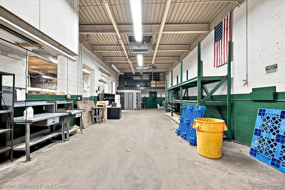 11047 E 9 Mile Road Warren City, MI 48089