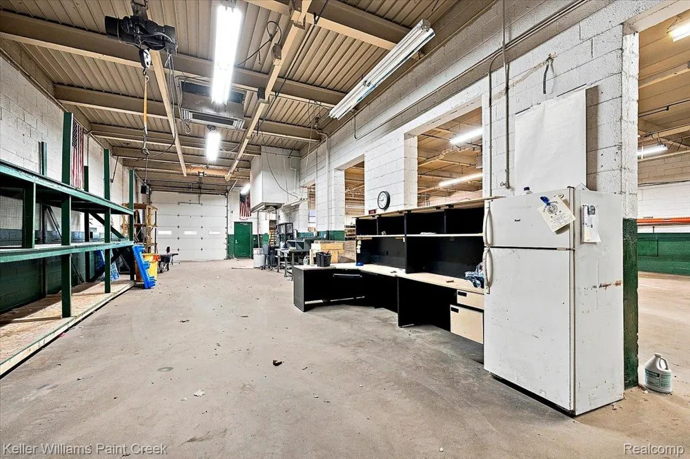 11047 E 9 Mile Road Warren City, MI 48089