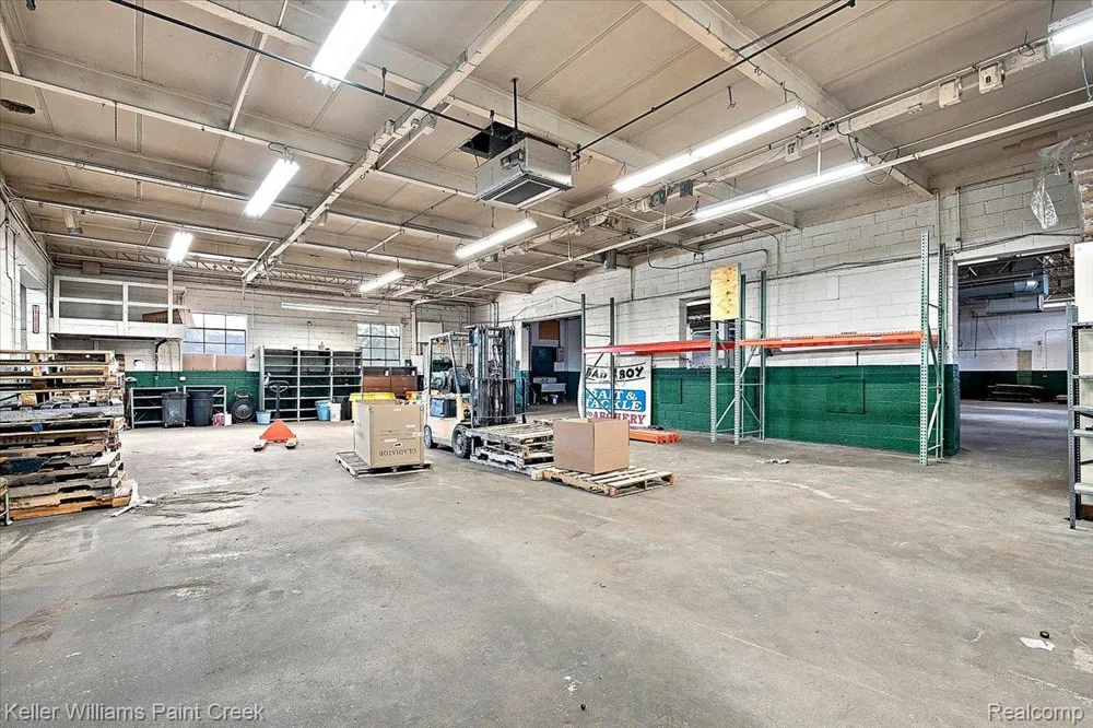 11047 E 9 Mile Road Warren City, MI 48089