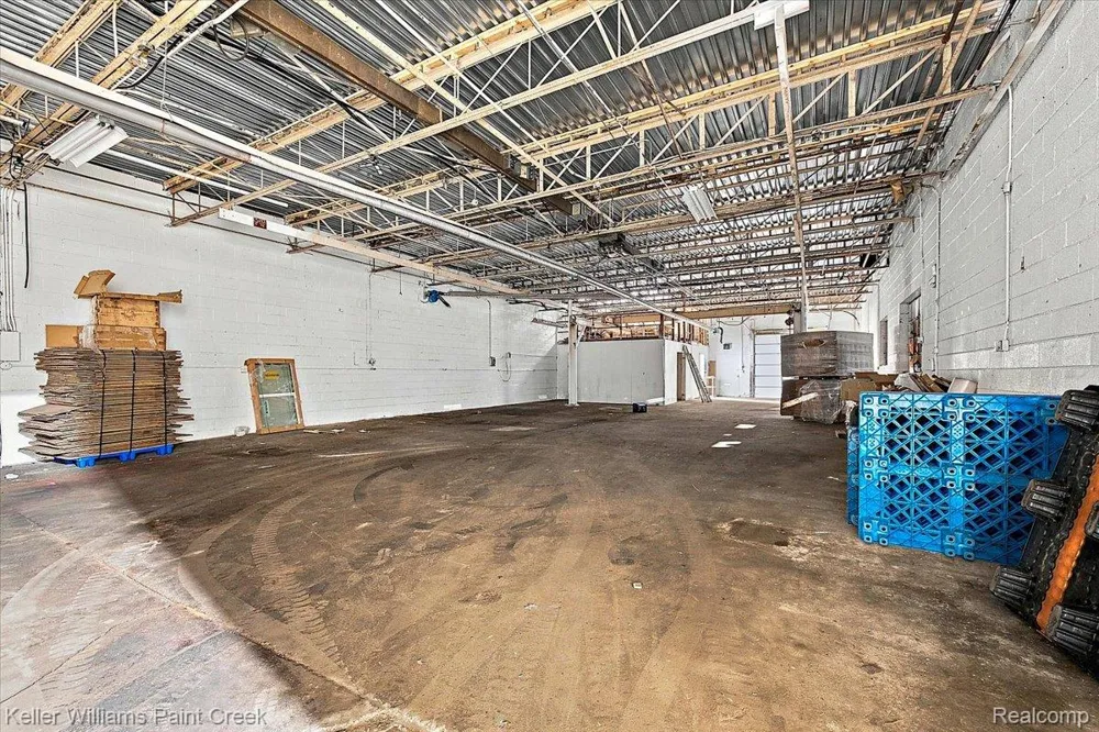 11047 E 9 Mile Road Warren City, MI 48089
