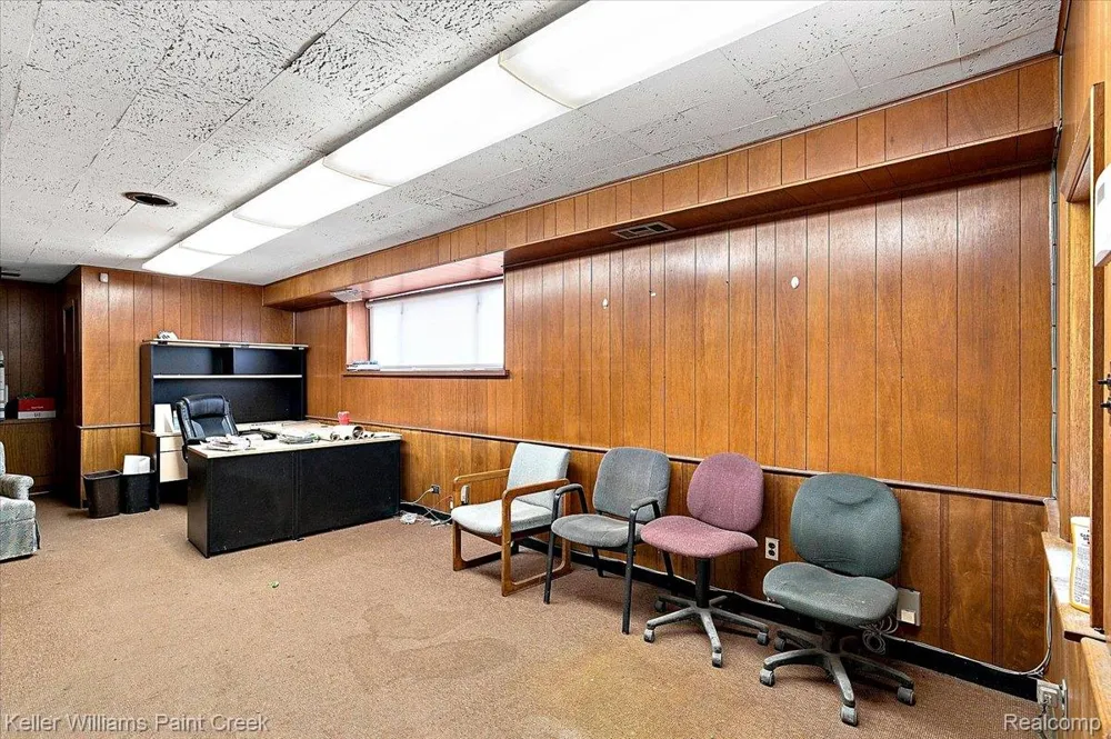 11047 E 9 Mile Road Warren City, MI 48089