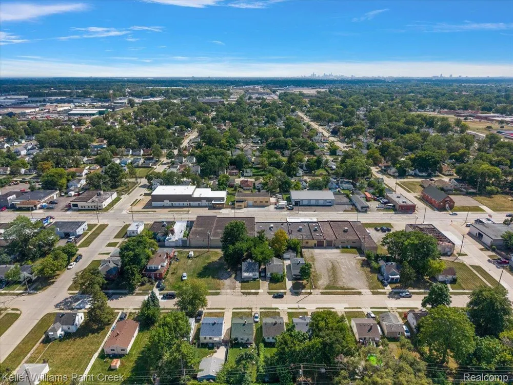 11047 E 9 Mile Road Warren City, MI 48089