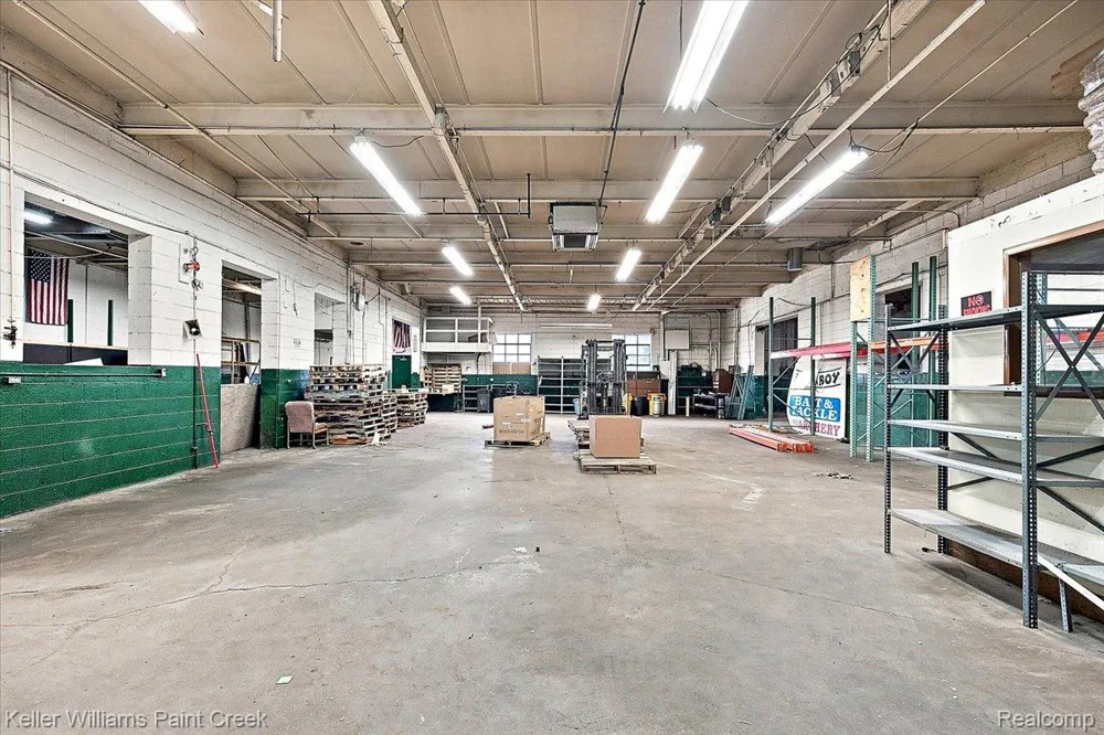 11047 E 9 Mile Road Warren City, MI 48089