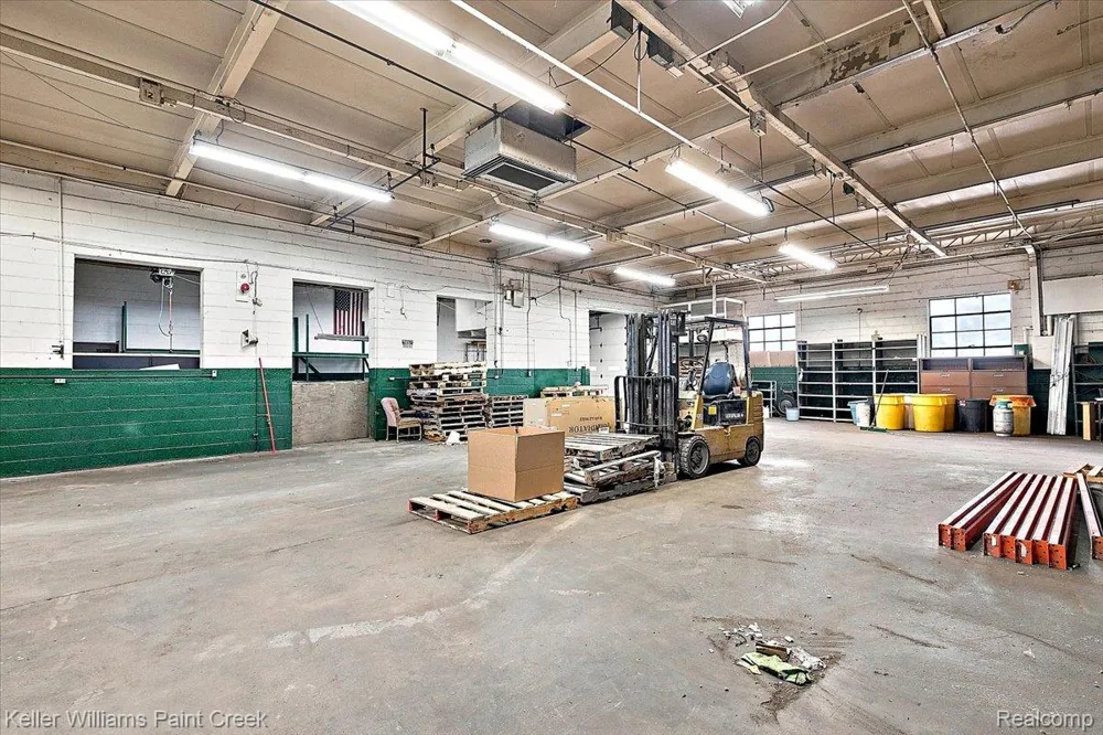 11047 E 9 Mile Road Warren City, MI 48089