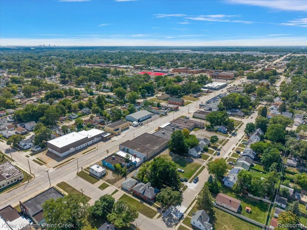 11047 E 9 Mile Road Warren City, MI 48089