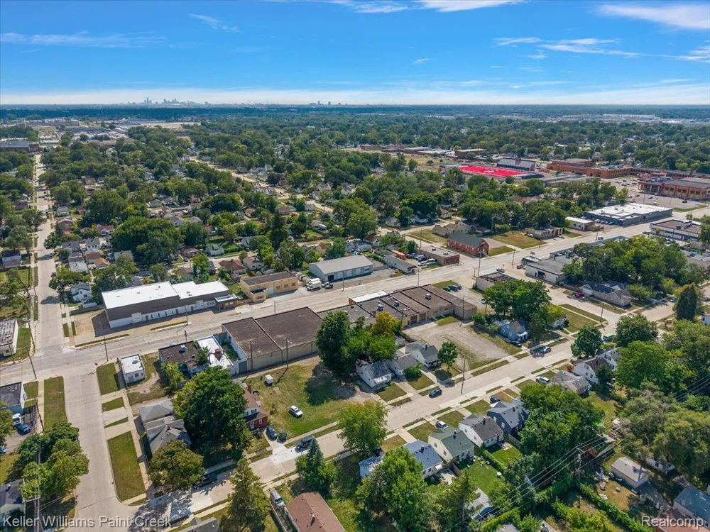 11047 E 9 Mile Road Warren City, MI 48089