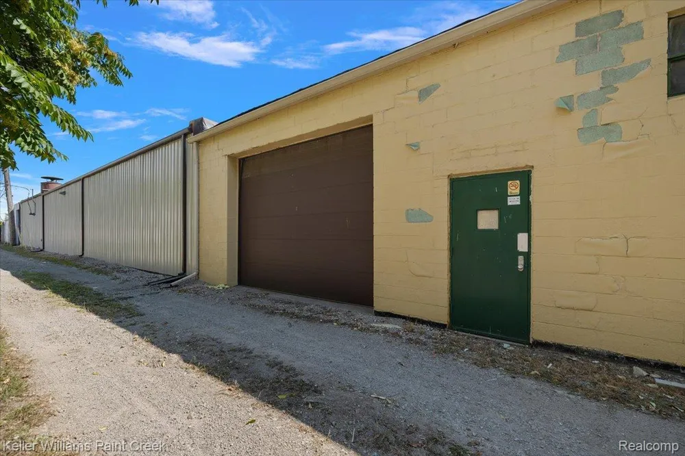 11047 E 9 Mile Road Warren City, MI 48089