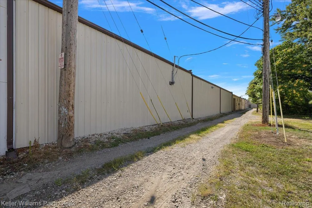 11047 E 9 Mile Road Warren City, MI 48089