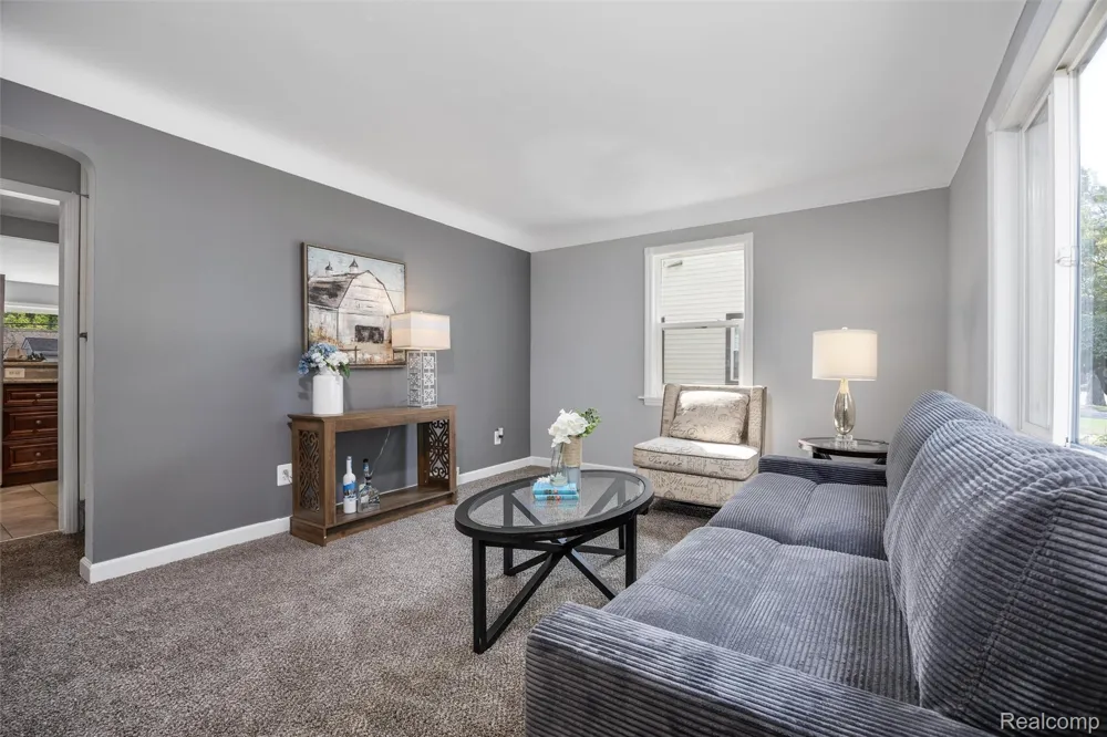 300 Edgeworth Avenue Royal Oak City, MI 48067
