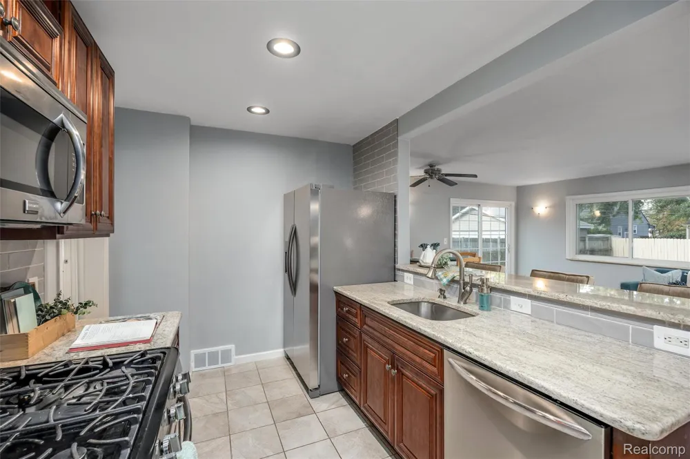 300 Edgeworth Avenue Royal Oak City, MI 48067
