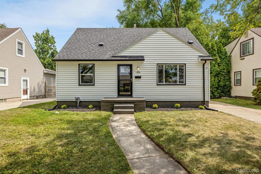 300 Edgeworth Avenue Royal Oak City, MI 48067