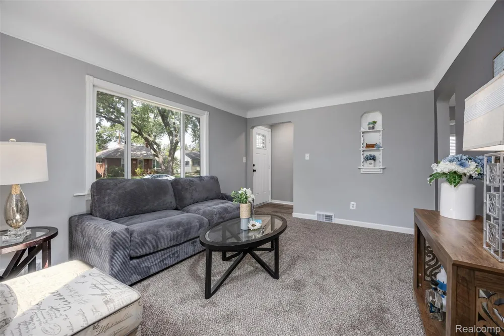 300 Edgeworth Avenue Royal Oak City, MI 48067