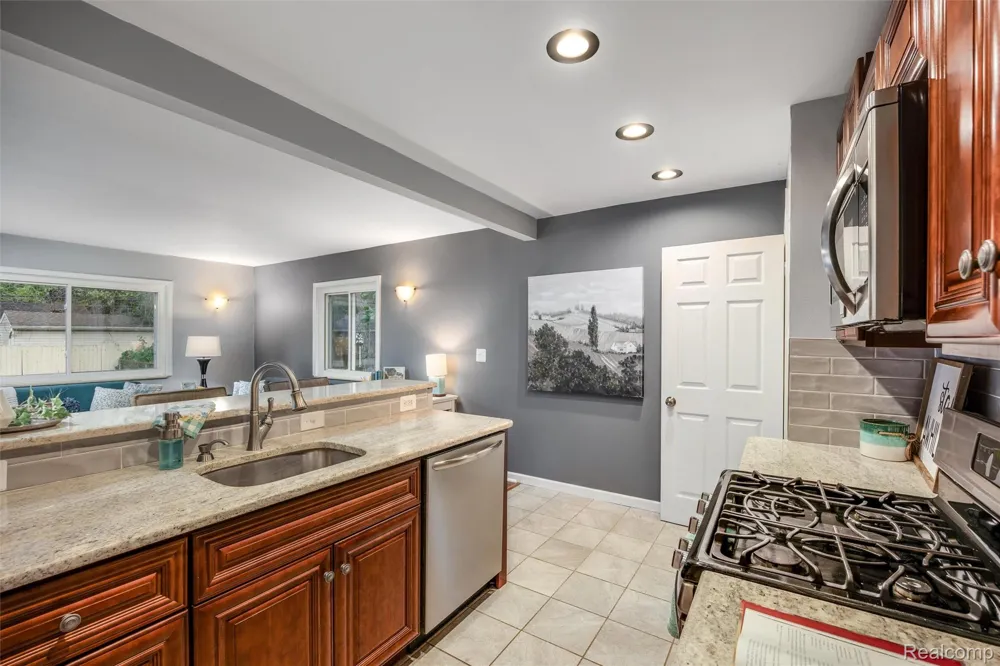 300 Edgeworth Avenue Royal Oak City, MI 48067