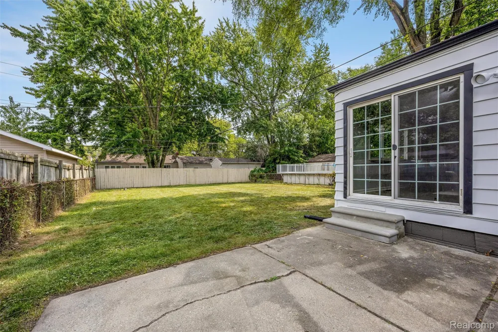 300 Edgeworth Avenue Royal Oak City, MI 48067