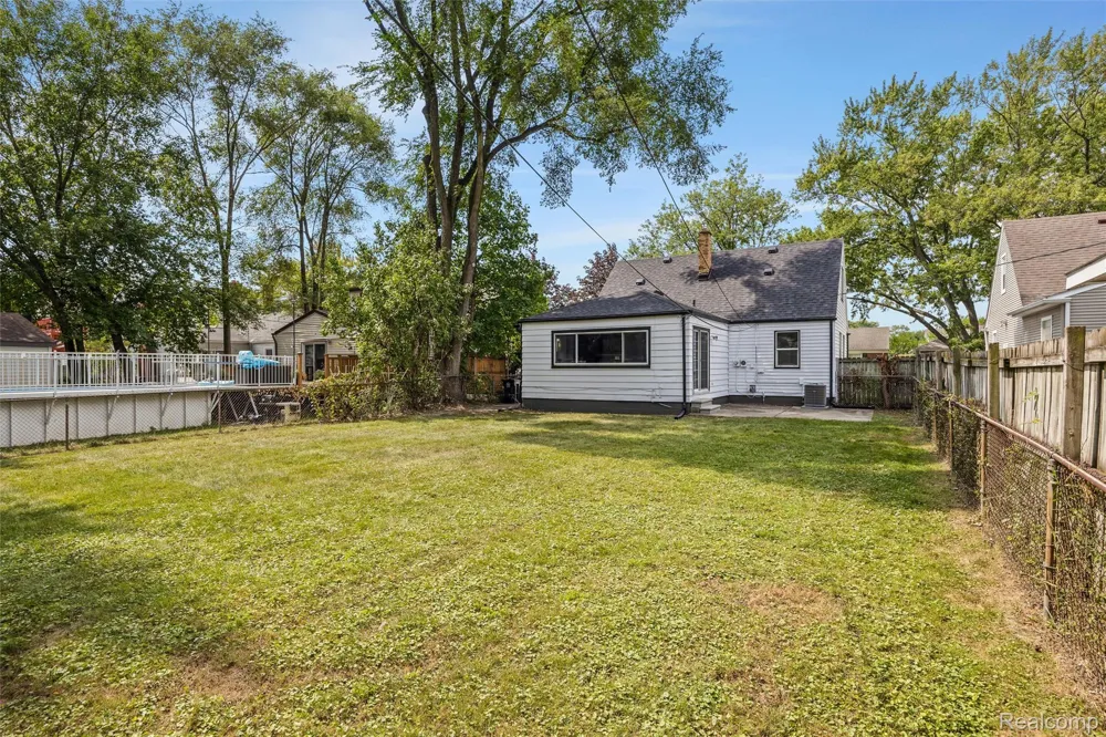 300 Edgeworth Avenue Royal Oak City, MI 48067