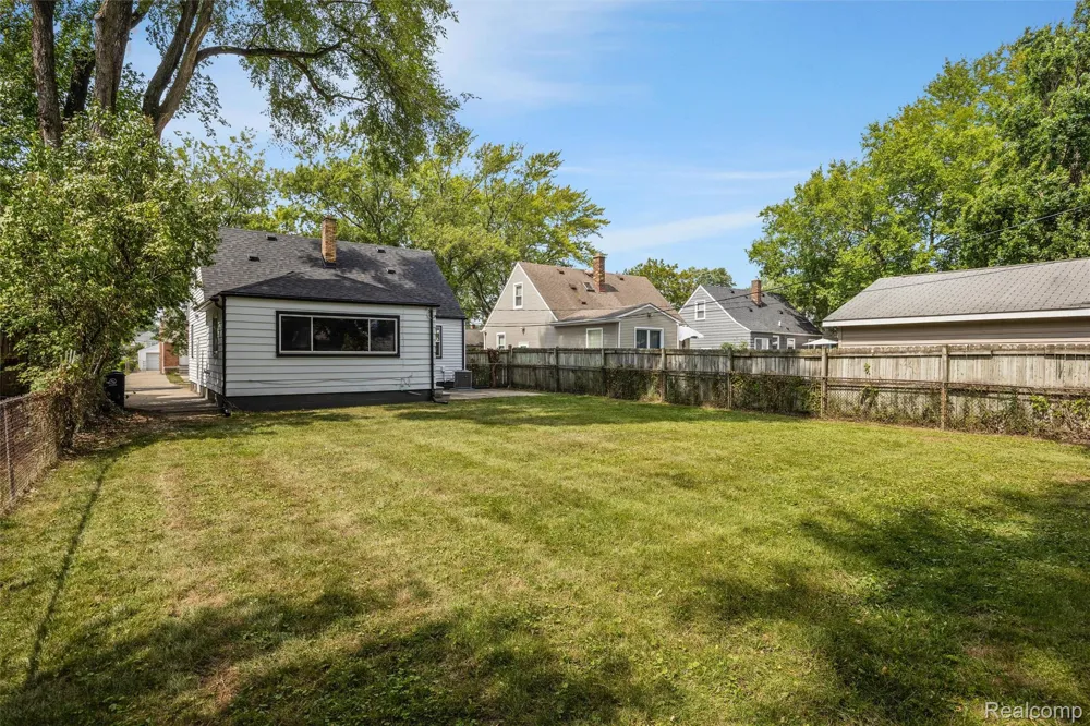 300 Edgeworth Avenue Royal Oak City, MI 48067