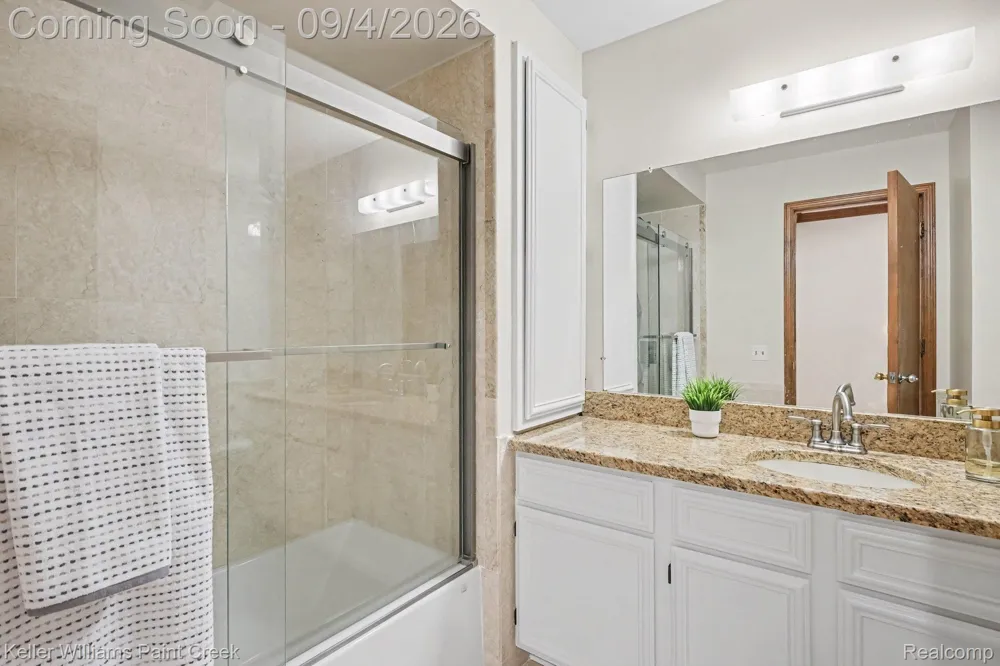 627 Parkland Drive Rochester Hills City, MI 48307