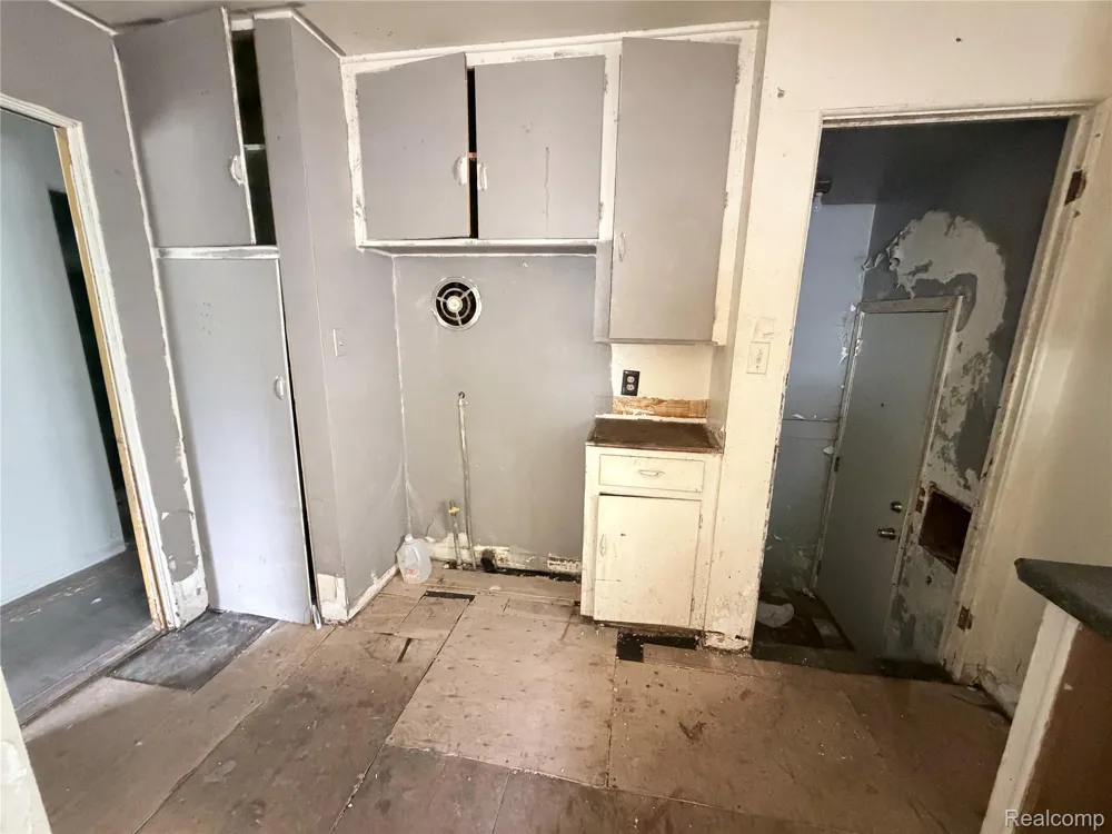 318 E Myrtle Avenue Flint City, MI 48505