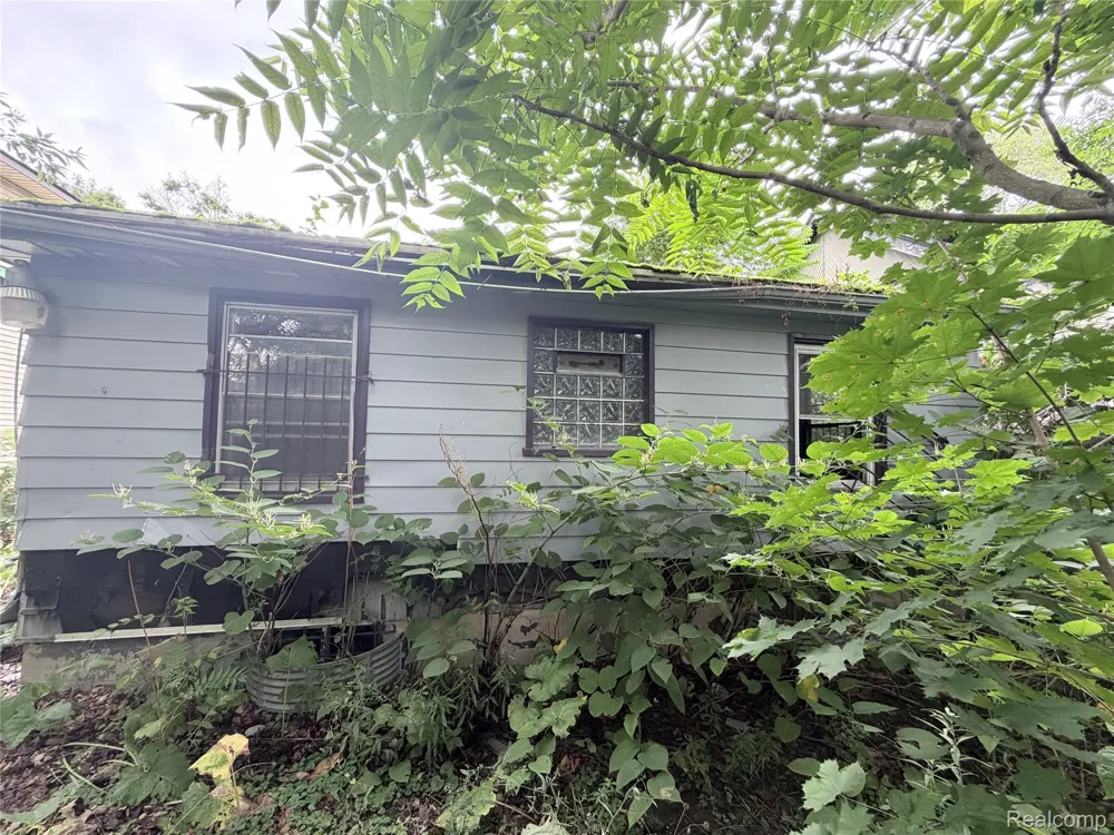 318 E Myrtle Avenue Flint City, MI 48505