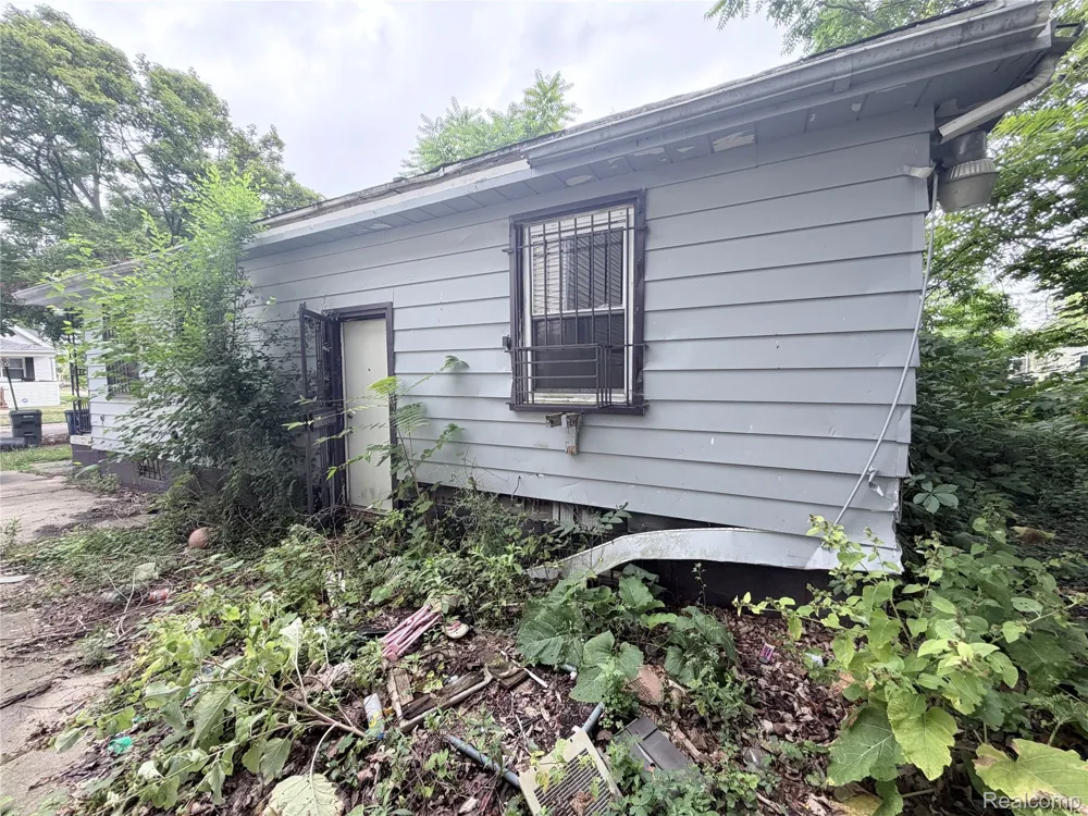 318 E Myrtle Avenue Flint City, MI 48505