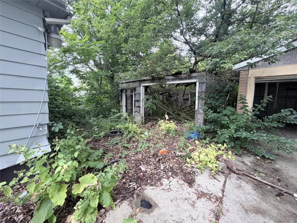318 E Myrtle Avenue Flint City, MI 48505