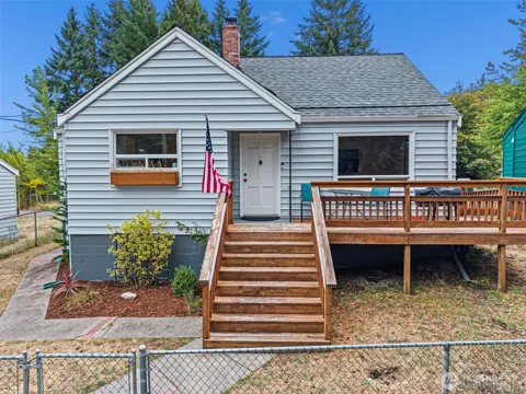 224 Bremerton Boulevard W
