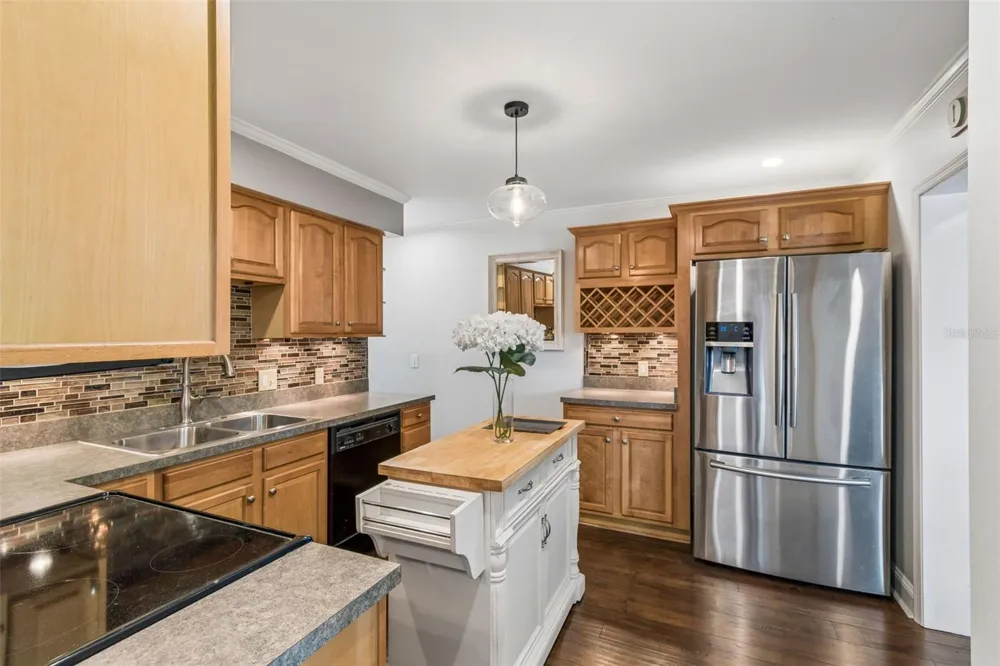 111 S LAUBER WAY #B Tampa, FL 33609