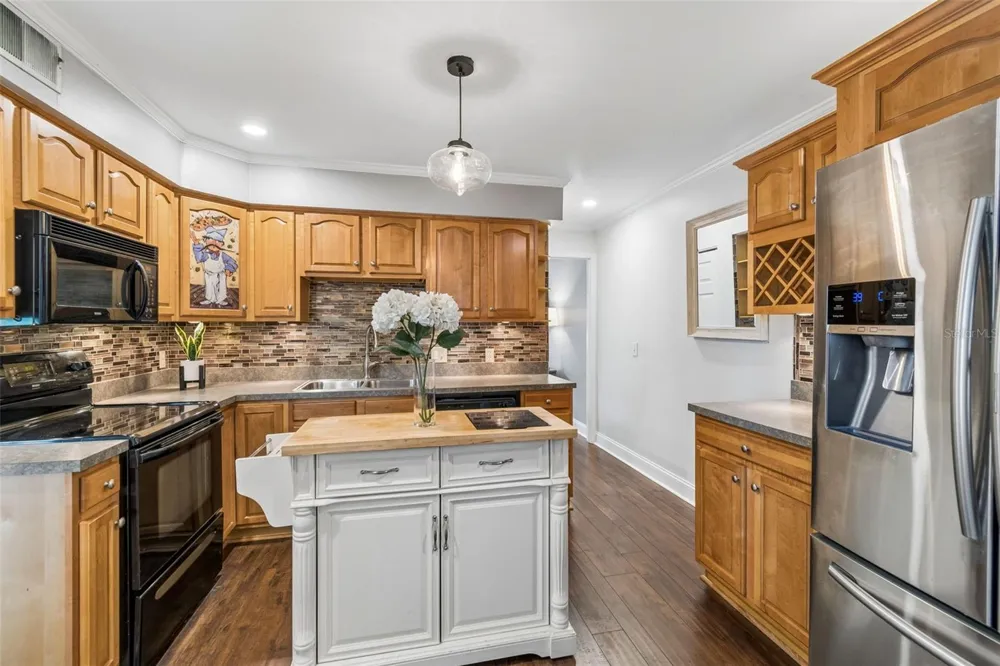111 S LAUBER WAY #B Tampa, FL 33609